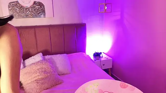 ela petit online show from 11.25.25