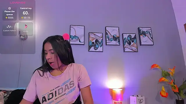 SophieW1 online show from 11.24.25