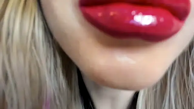 Snapshot of Politeeliza chatting on 04.28.26 Politeeliza online show from 04.28.26