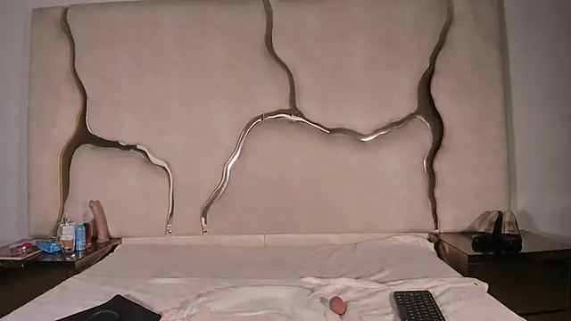 Snapshot of Amaia_Sophia chatting on 12.19.25 Amaia Sophia online show from 12.19.25