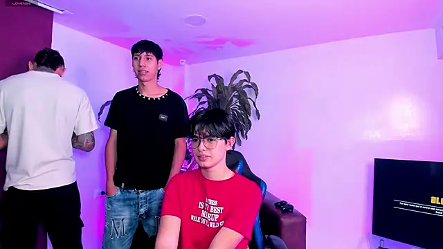 Snapshot of Handsomeboyss19 chatting on 09.20.25 Handsomeboyss19 online show from 09.20.25