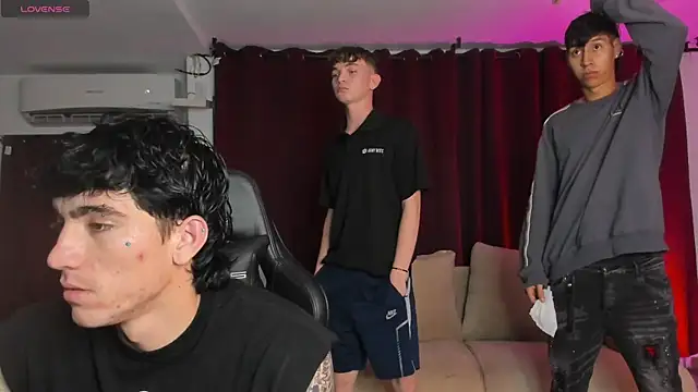 Snapshot of Handsomeboyss19 chatting on 09.30.25 Handsomeboyss19 online show from 09.30.25