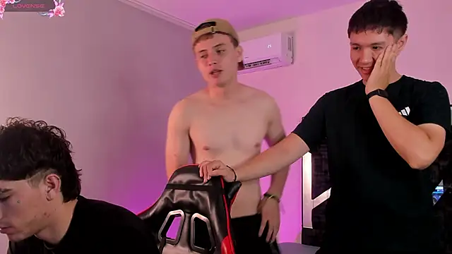 Handsomeboyss19 online show from 04.14.26