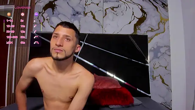 Snapshot of Akame_Draco chatting on 09.30.25 Akame Draco online show from 09.30.25