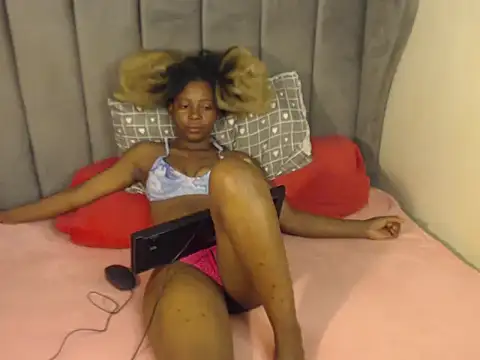 Snapshot of Hotgirl87 chatting on 10.14.25 Hotgirl87 online show from 10.14.25