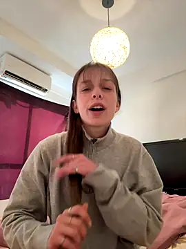 Snapshot of LittleJulietta chatting on 09.17.25 LittleJulietta online show from 09.17.25