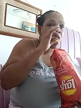 Snapshot of HappygalTheQueen chatting on 02.28.26 HappygalTheQueen online show from 02.28.26