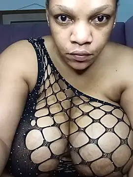 Snapshot of HappygalTheQueen chatting on 05.21.26 HappygalTheQueen online show from 05.21.26