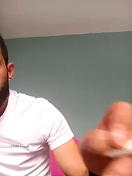 Snapshot of leiche chatting on 09.21.25 leiche online show from 09.21.25