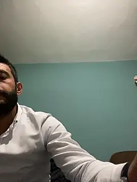 Snapshot of leiche chatting on 10.05.25 leiche online show from 10.05.25