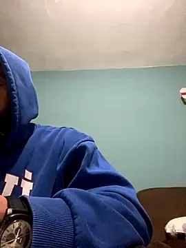 Snapshot of leiche chatting on 10.12.25 leiche online show from 10.12.25