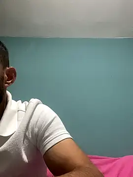 Snapshot of leiche chatting on 10.19.25 leiche online show from 10.19.25