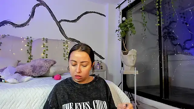 SarahCastro1  online show from 10.06.25