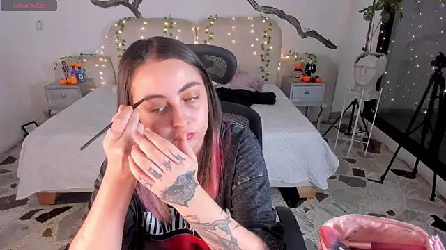 SarahCastro1  online show from 10.28.25