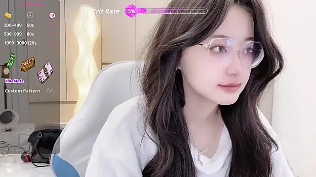 Snapshot of Naiyi-babe chatting on 11.21.25 Naiyi-babe online show from 11.21.25