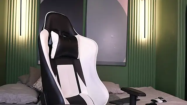 Snapshot of Nick_Vans chatting on 10.10.25 Nick Vans online show from 10.10.25