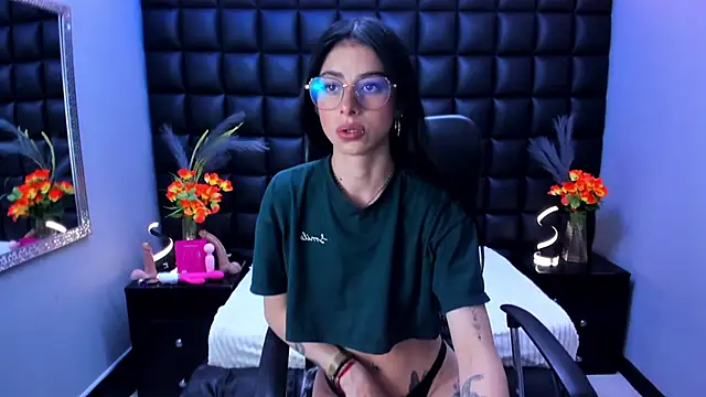 Snapshot of Dulce_Miaa_ chatting on 06.16.26 Dulce Miaa online show from 06.16.26