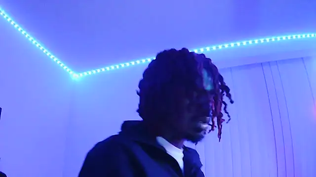 Snapshot of risktakinndolo chatting on 09.25.25 risktakinndolo online show from 09.25.25