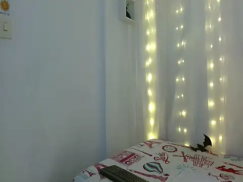 Snapshot of NoraParkeer chatting on 10.28.25 NoraParkeer online show from 10.28.25