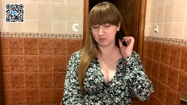 Snapshot of MaroonMoon_ chatting on 09.19.25 MaroonMoon  online show from 09.19.25