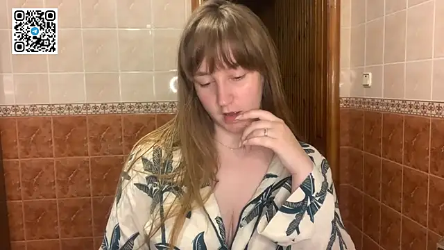 Snapshot of MaroonMoon_ chatting on 09.20.25 MaroonMoon  online show from 09.20.25