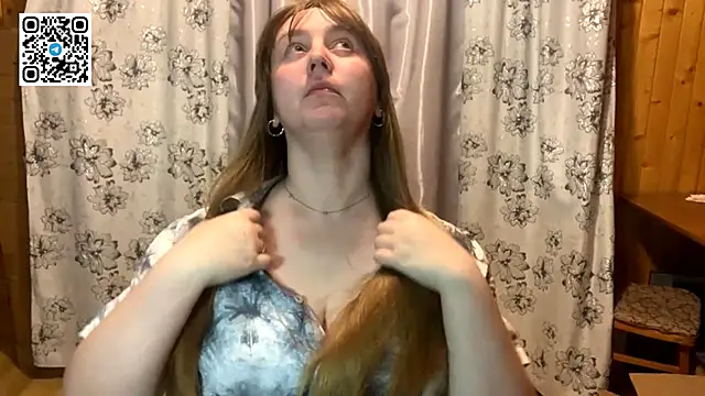 Snapshot of MaroonMoon_ chatting on 09.25.25 MaroonMoon  online show from 09.25.25