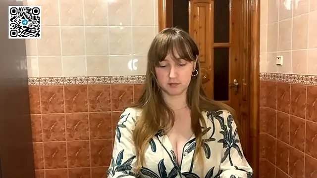 Snapshot of MaroonMoon_ chatting on 09.29.25 MaroonMoon  online show from 09.29.25