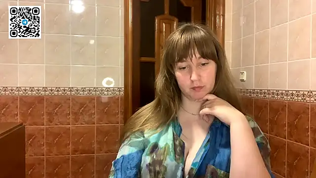 Snapshot of MaroonMoon_ chatting on 10.04.25 MaroonMoon  online show from 10.04.25