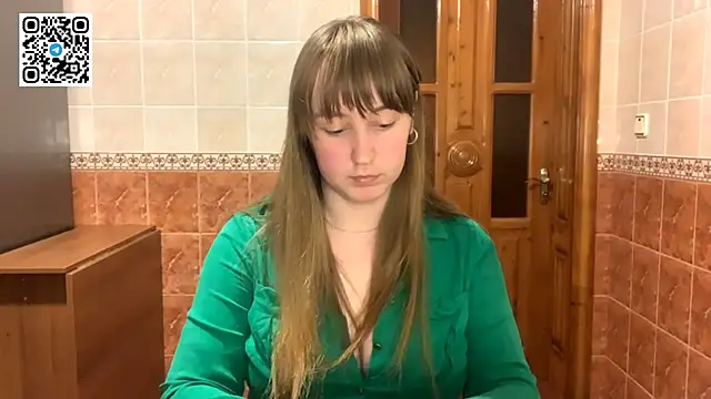 Snapshot of MaroonMoon_ chatting on 10.06.25 MaroonMoon  online show from 10.06.25