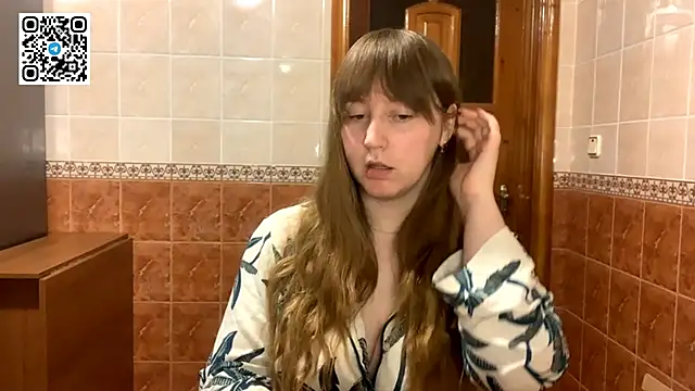 Snapshot of MaroonMoon_ chatting on 10.09.25 MaroonMoon  online show from 10.09.25