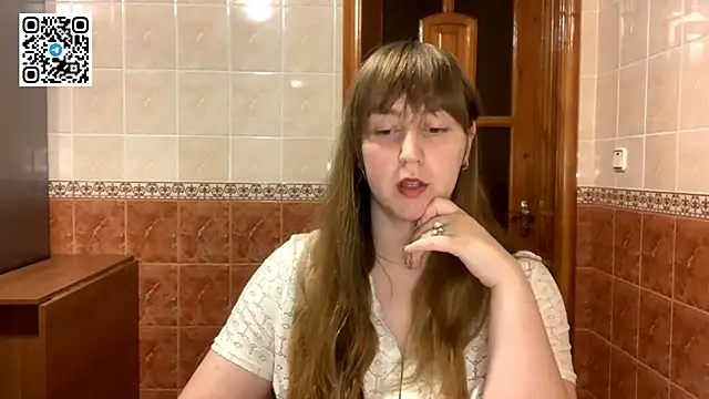 Snapshot of MaroonMoon_ chatting on 10.10.25 MaroonMoon  online show from 10.10.25