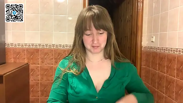 Snapshot of MaroonMoon_ chatting on 10.20.25 MaroonMoon  online show from 10.20.25