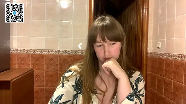 Snapshot of MaroonMoon_ chatting on 10.27.25 MaroonMoon  online show from 10.27.25