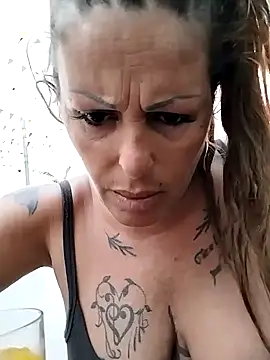 Snapshot of canariamorbosa chatting on 09.24.25 canariamorbosa online show from 09.24.25