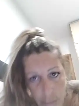 Snapshot of canariamorbosa chatting on 09.25.25 canariamorbosa online show from 09.25.25