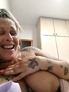 Snapshot of canariamorbosa chatting on 10.05.25 canariamorbosa online show from 10.05.25