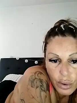 Snapshot of canariamorbosa chatting on 10.16.25 canariamorbosa online show from 10.16.25