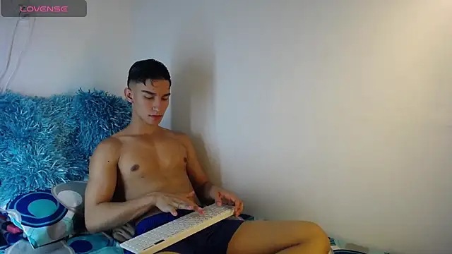 Snapshot of babyandy_x chatting on 09.26.25 babyandy x online show from 09.26.25