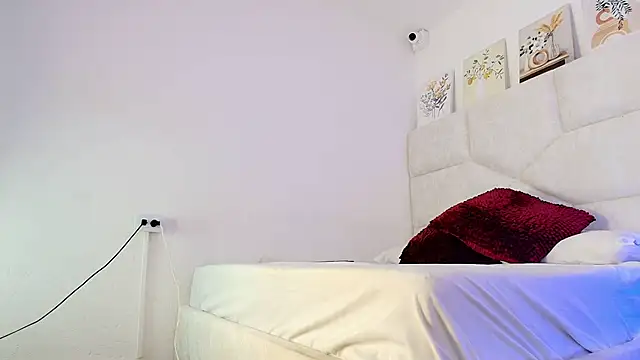 Snapshot of elizawiliamst chatting on 04.21.26 elizawiliamst online show from 04.21.26