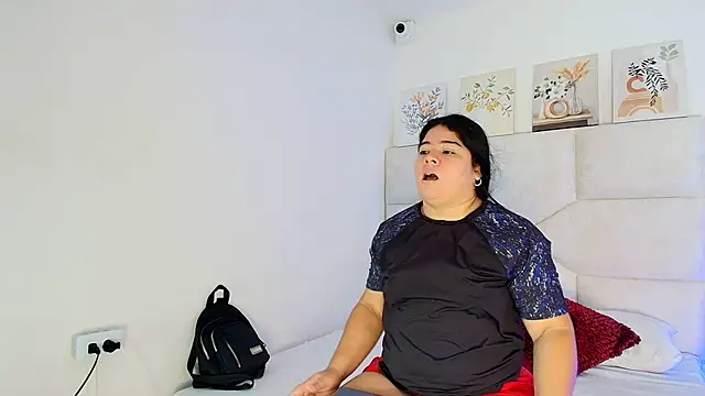 Snapshot of elizawiliamst chatting on 05.18.26 elizawiliamst online show from 05.18.26