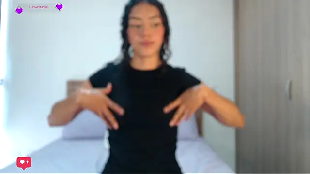 Snapshot of WendySuns_ chatting on 12.02.25 WendySuns online show from 12.02.25