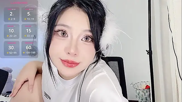 Snapshot of medusanamei chatting on 10.13.25 medusanamei online show from 10.13.25