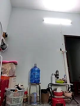 Snapshot of simsim-00 chatting on 04.10.26 simsim-00 online show from 04.10.26