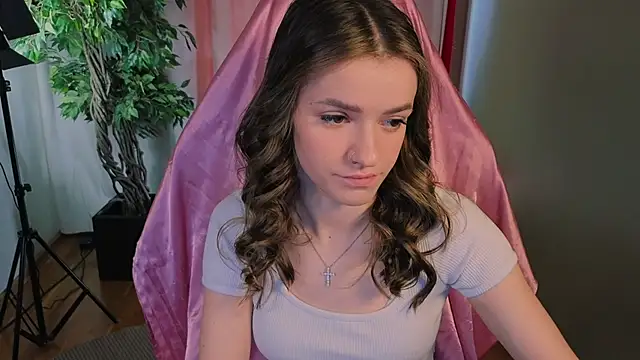 E l i z e  online show from 04.07.26