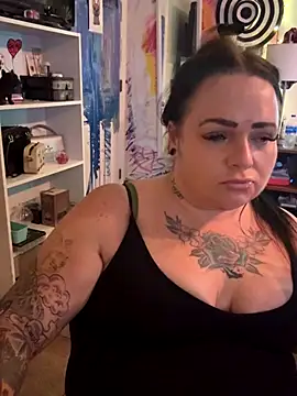 Snapshot of Karma_Lanez chatting on 09.21.25 Karma Lanez online show from 09.21.25