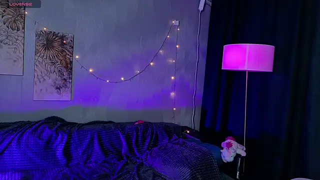 KikiMoor online show from 11.28.25