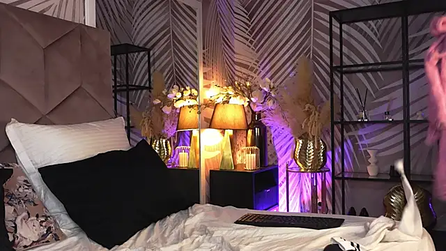 EvaRhea online show from 03.12.26