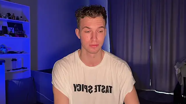 Snapshot of yoursaotome chatting on 09.18.25 yoursaotome online show from 09.18.25