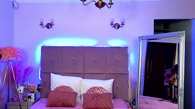 Snapshot of Nicole_Bond chatting on 02.02.26 Nicole Bond online show from 02.02.26