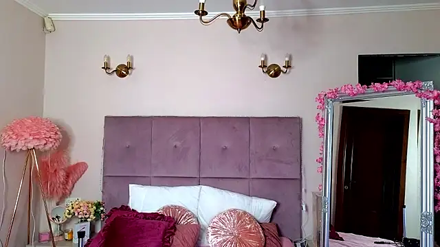 Snapshot of Nicole_Bond chatting on 02.21.26 Nicole Bond online show from 02.21.26